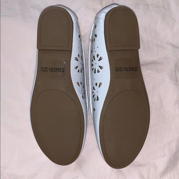 (girls) cutout patent shiny flats - Picture 2 of 3